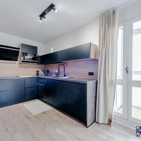 Le Chic - Cosy With Spacious Veranda Apartment *